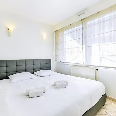Le Maubourg - Terrasse Near Beaches Apartment *